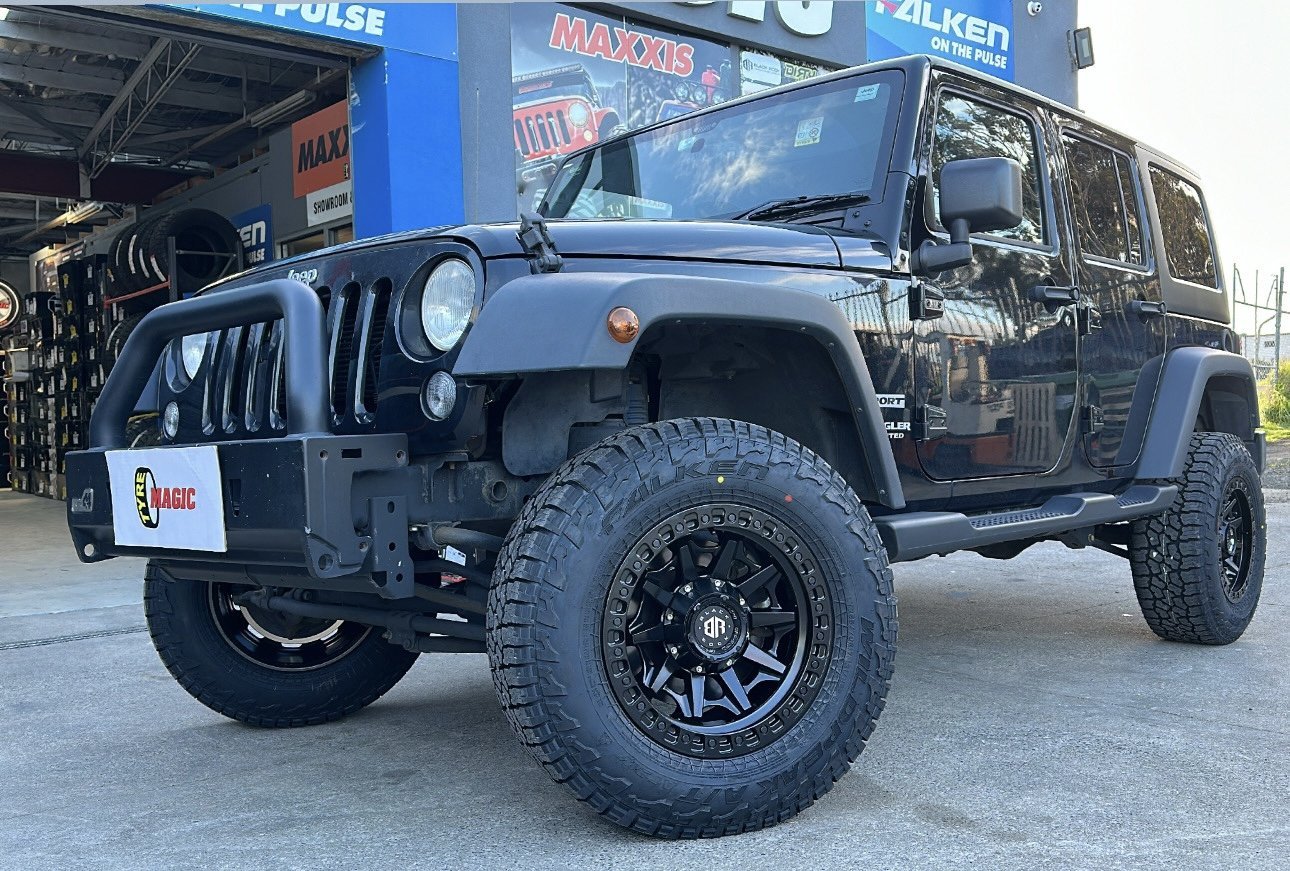 Jeep Wrangler - Black Rock Cage - Faalken Wildpeak