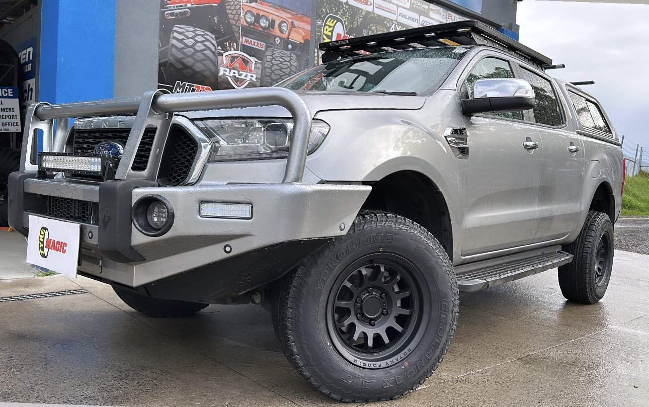 Ford Ranger - Black Rhino Rapid - Yokohama G015