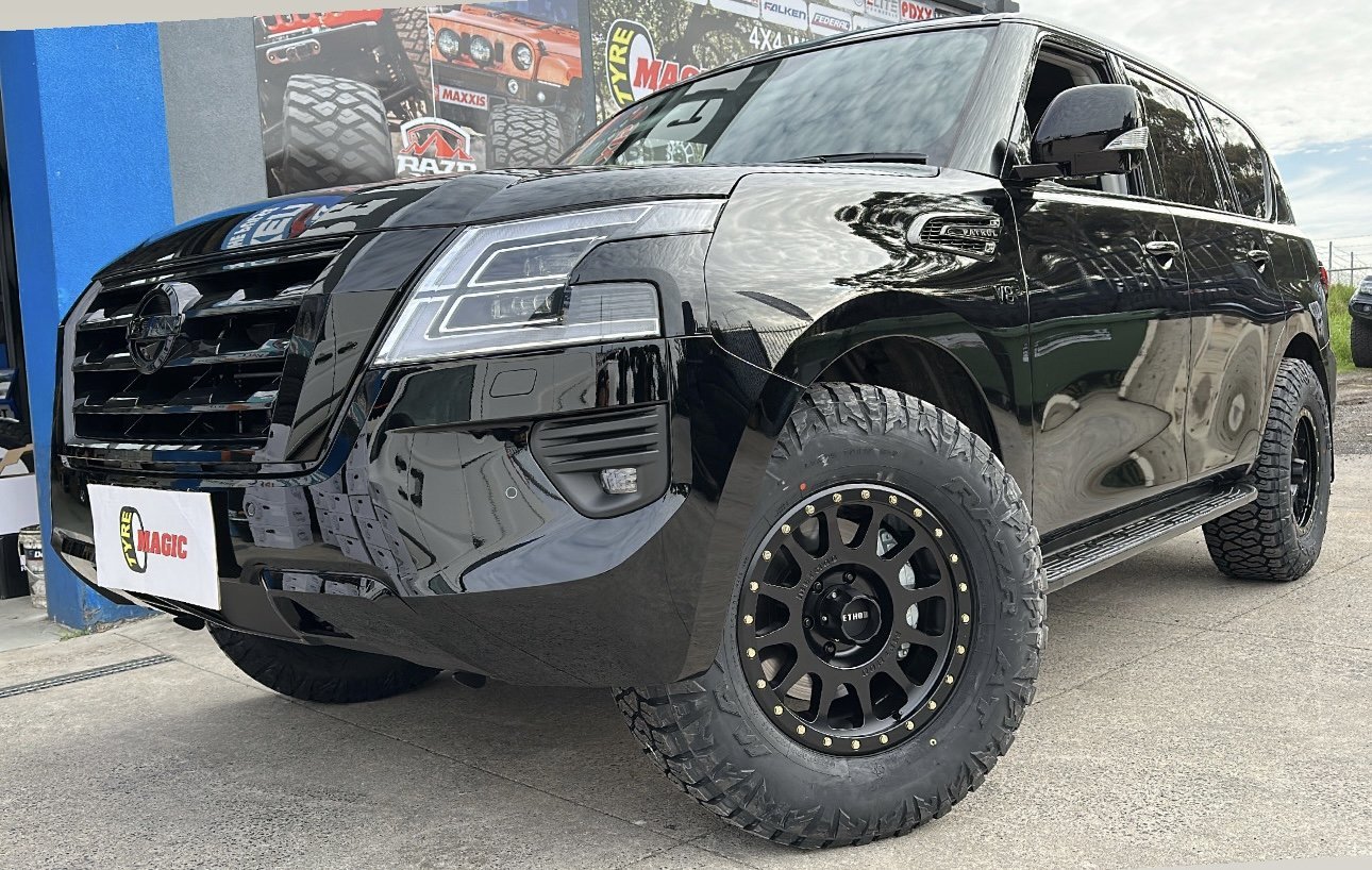 Nissan Patrol Y62 - Method 305 Matte Black - Maxxis Razr AT811