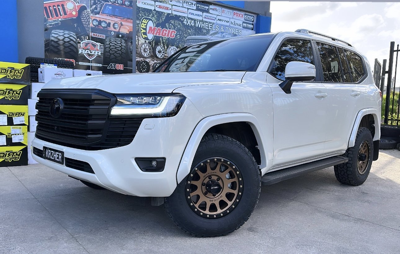 Toyota Landcruiser 300 series - Method 305 bronze 25 - Toyo AT3