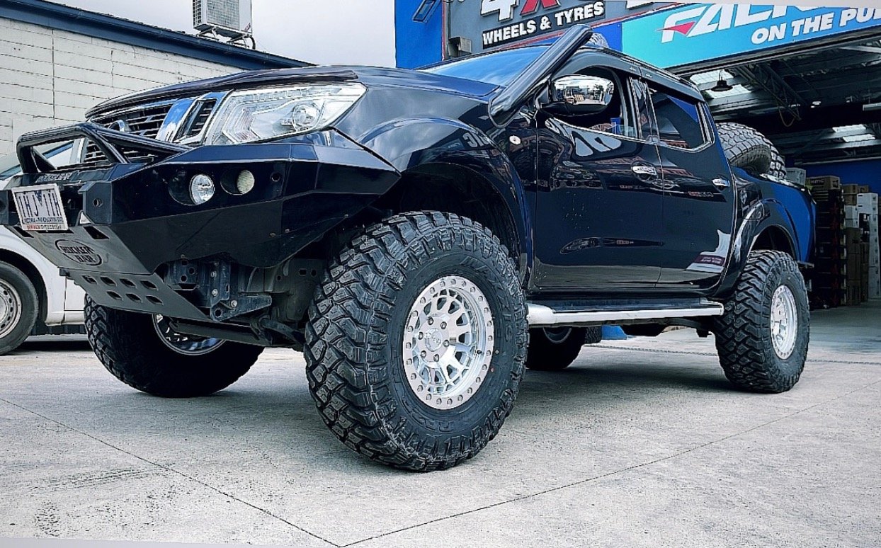 Nissan Navara - Black Rhino Primm - Maxxis Razr
