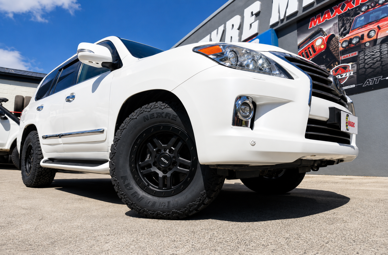 Toyota Landcruiser 200 series - ROH Hammer - Predator XAT