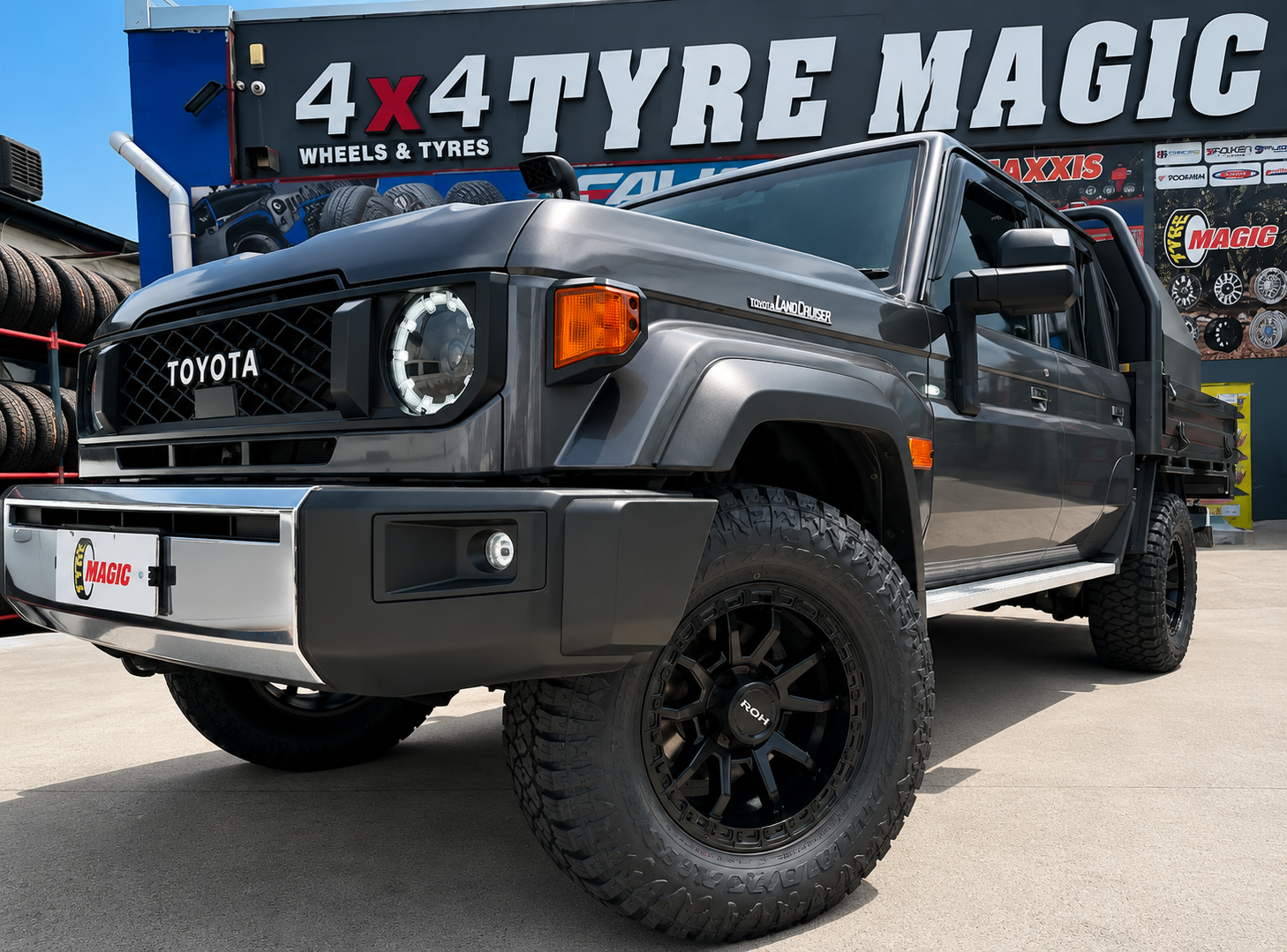 Toyota Landcruiser 79 series - ROH Raid - Maxxis Razr AT811