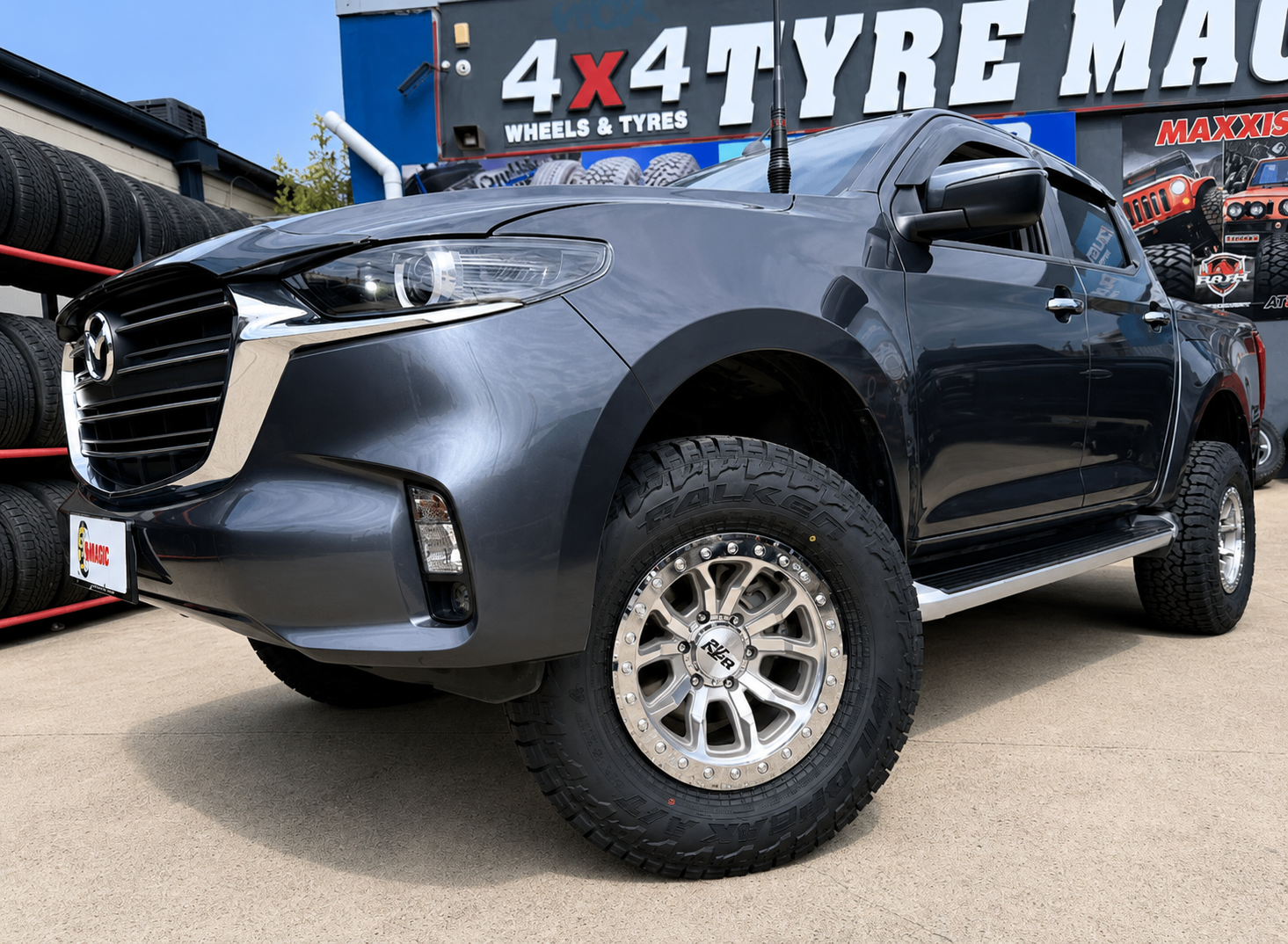 Mazda BT50 - Dirty Life DT1 -Falken Wildpeak