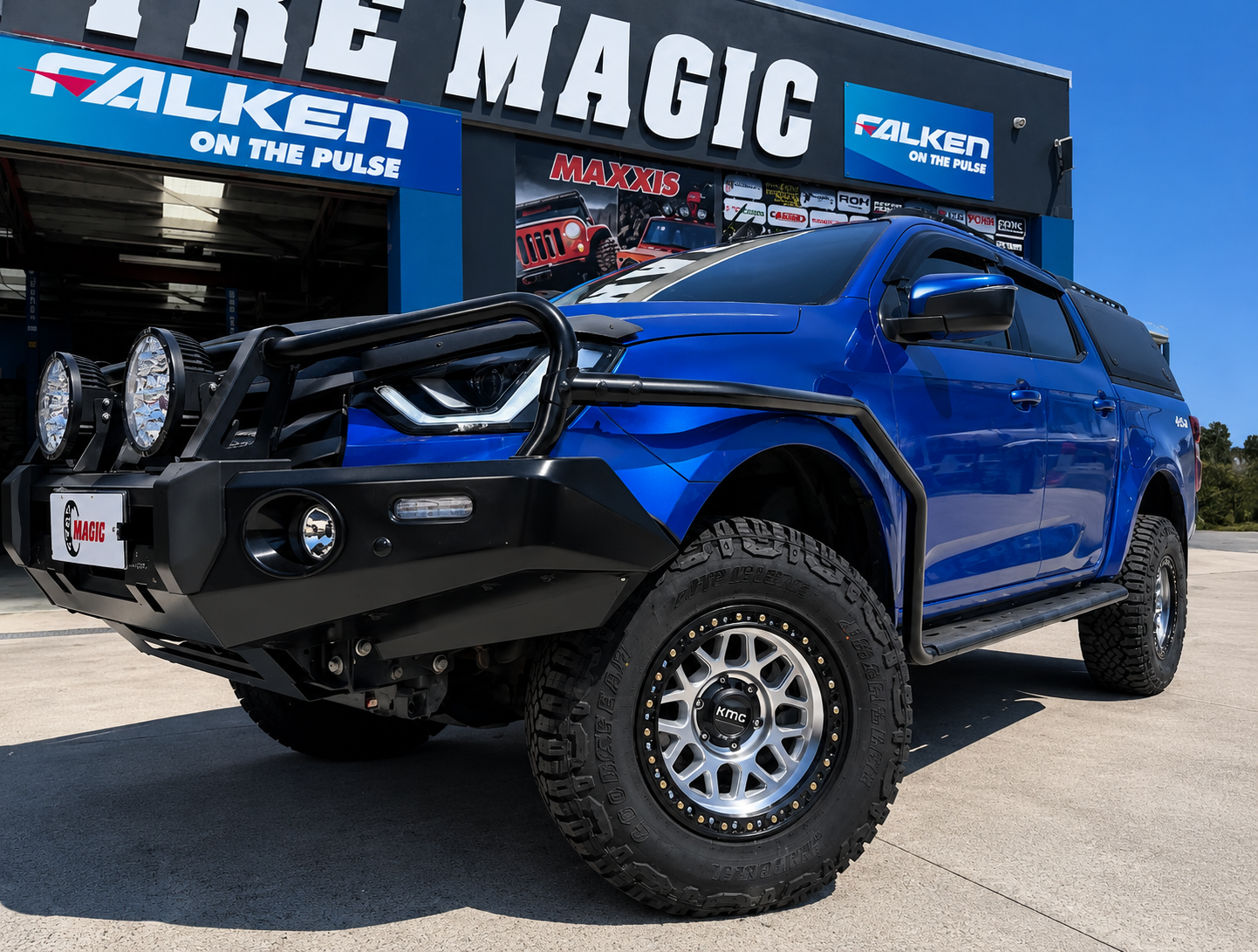 Isuzu D-MAX - KMC GRS KM549 Machined black ring - Goodyear Duratrac RT