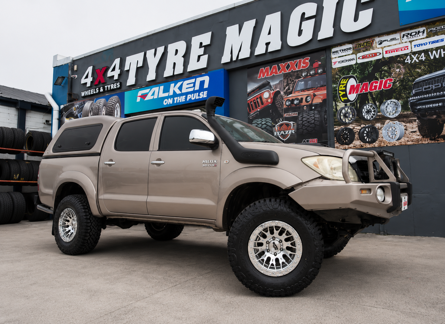 Toyota Hilux - Dirty Life DT3 - Goodyear Wrangler RT