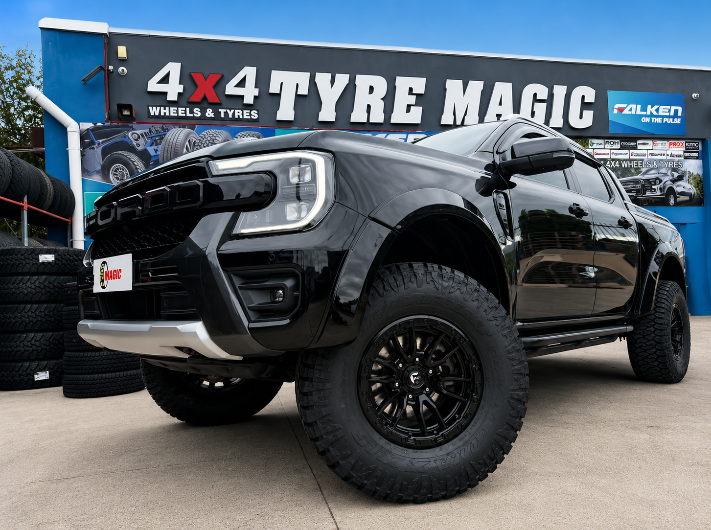 Ford Ranger - Fuel Rebel - Maxxis Razr AT811