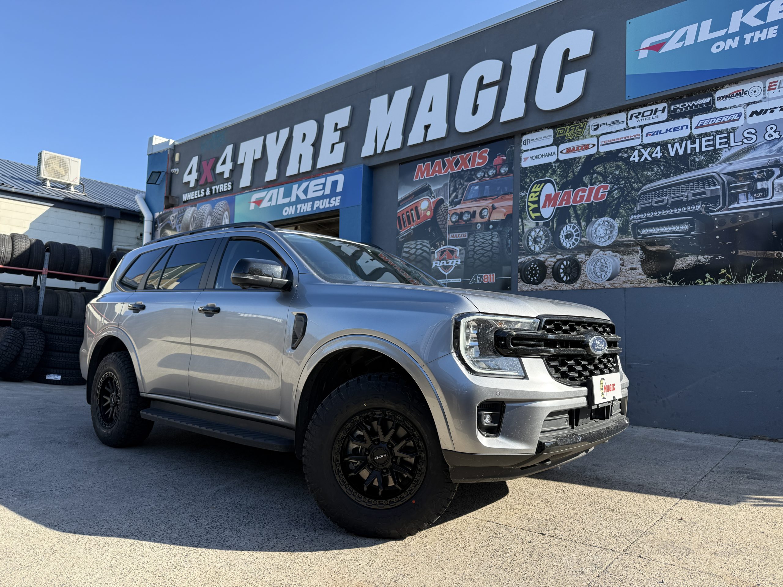 Ford Everest - ROH Raid - Maxxis Razr AT811