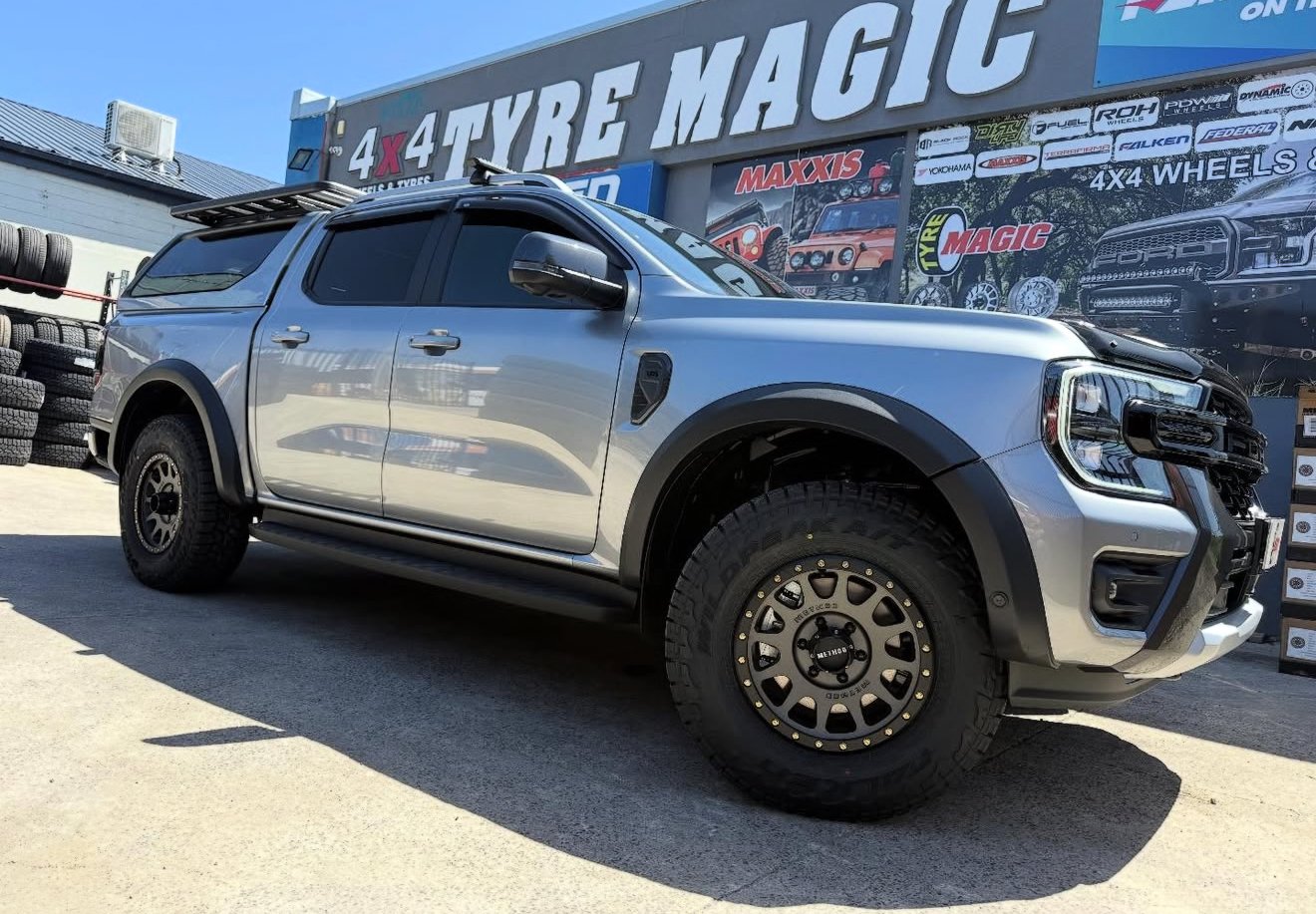 Ford Ranger - Method 305 P25 Titanium - Falken Wildpeak