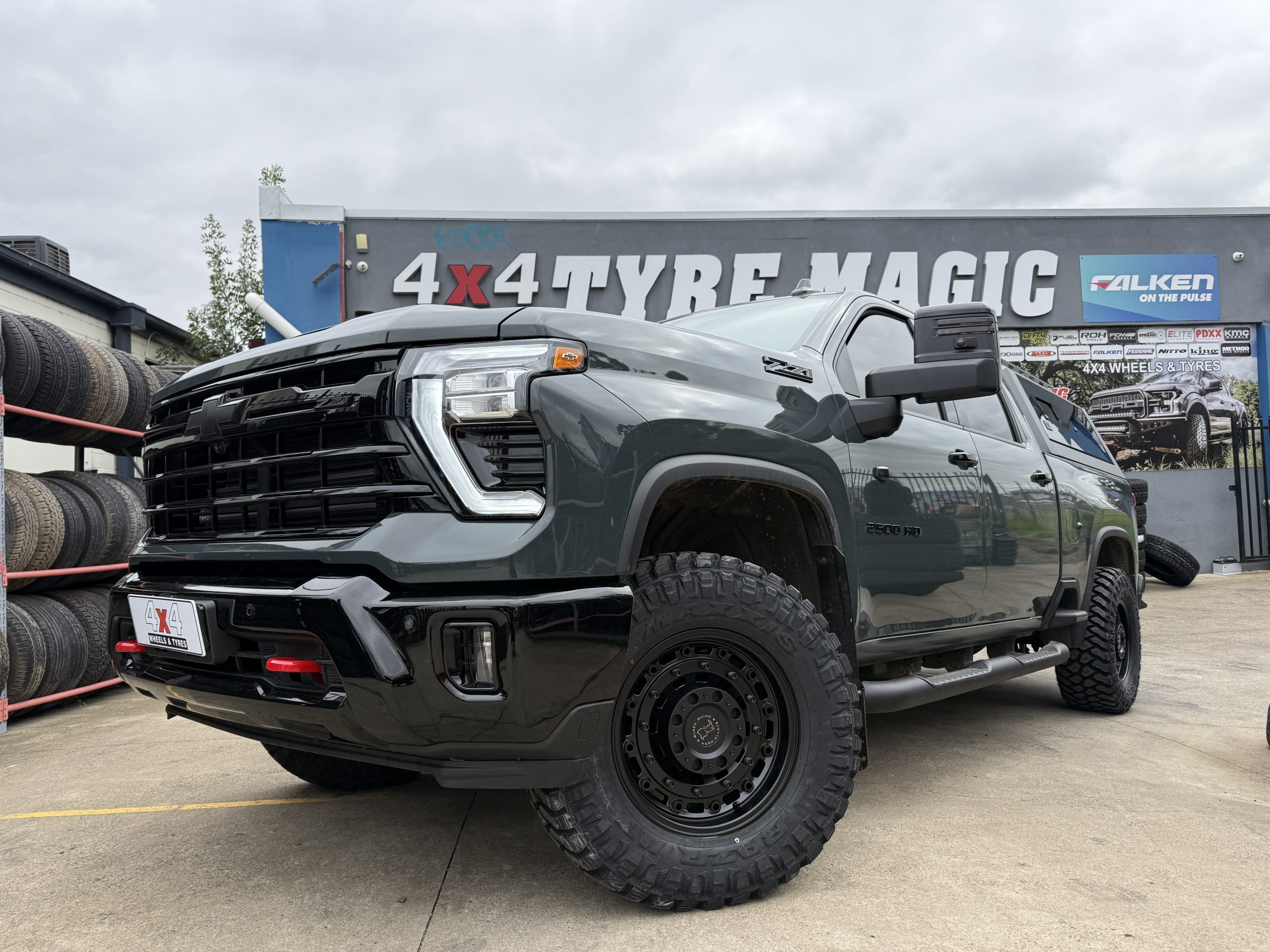 Chevrolet 2500 - Black Rhino Arsenal - Maxxis Razr MT772