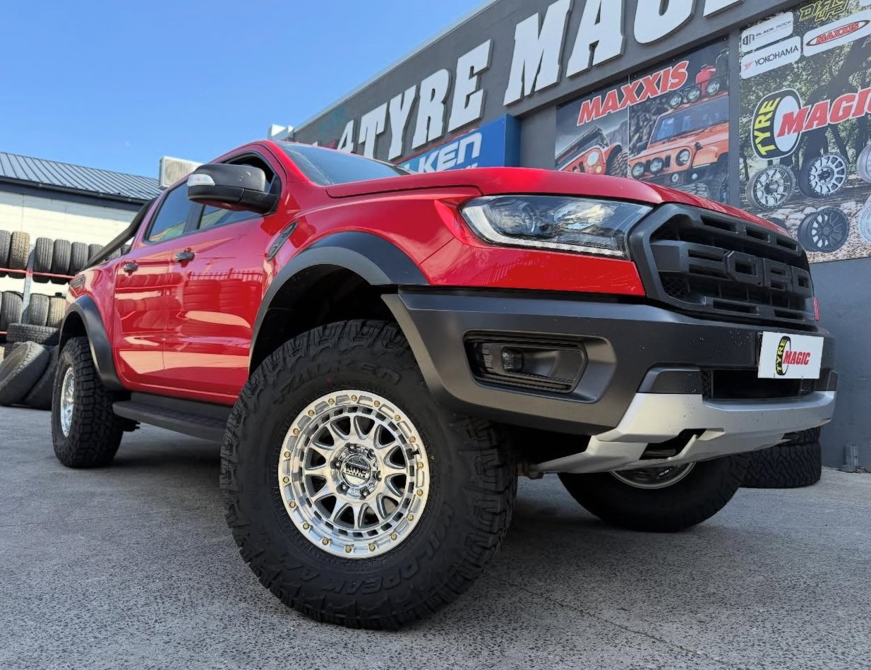 Ford Raptor - KMC KM556 Crux - Falken Wildpeak