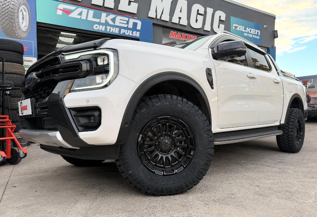 Ford Ranger - Black Rhino Rival - Maxxis Razr AT811
