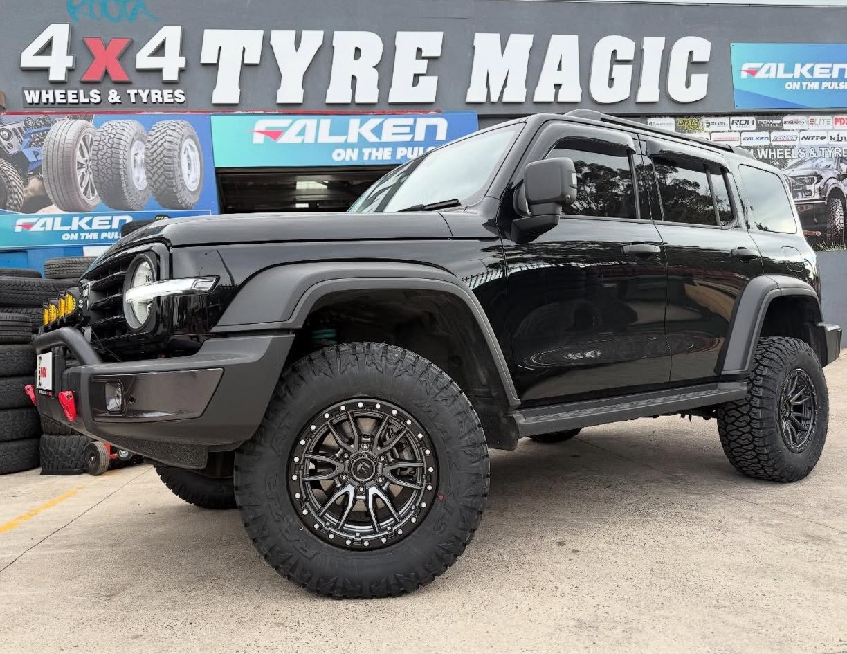 Tank 300 - Fuel Rebel - Maxxis Razr AT811