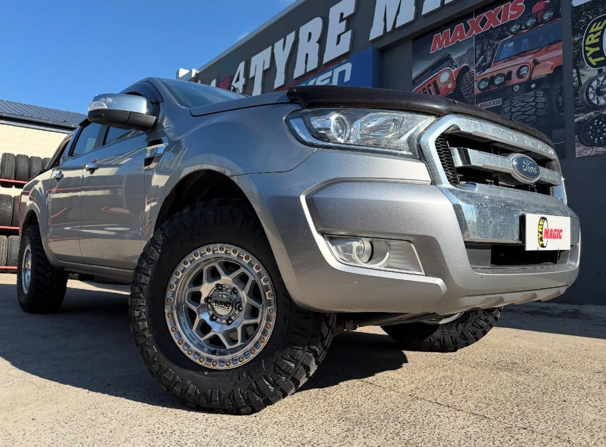 Ford Ranger - KMC KM553 Torx - Maxxis Razr MT772