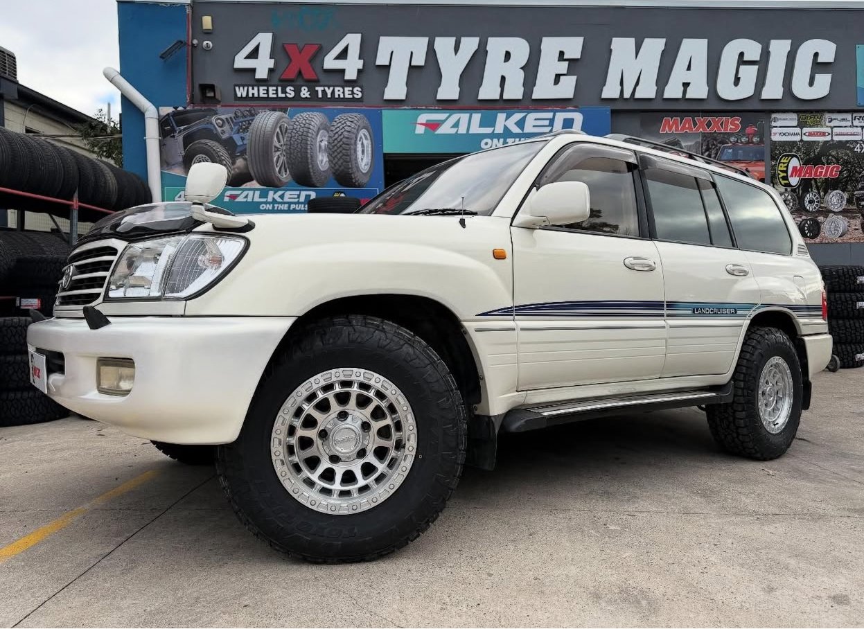 Toyota Landcruiser 100 series - ROH Assault P35 - Toyo open country