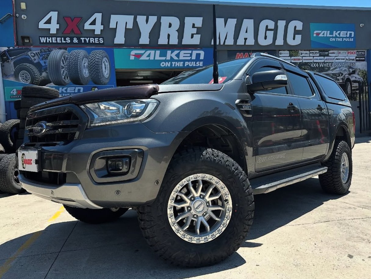 Ford Ranger - ROH Raid Machined - Maxxis Razr AT811