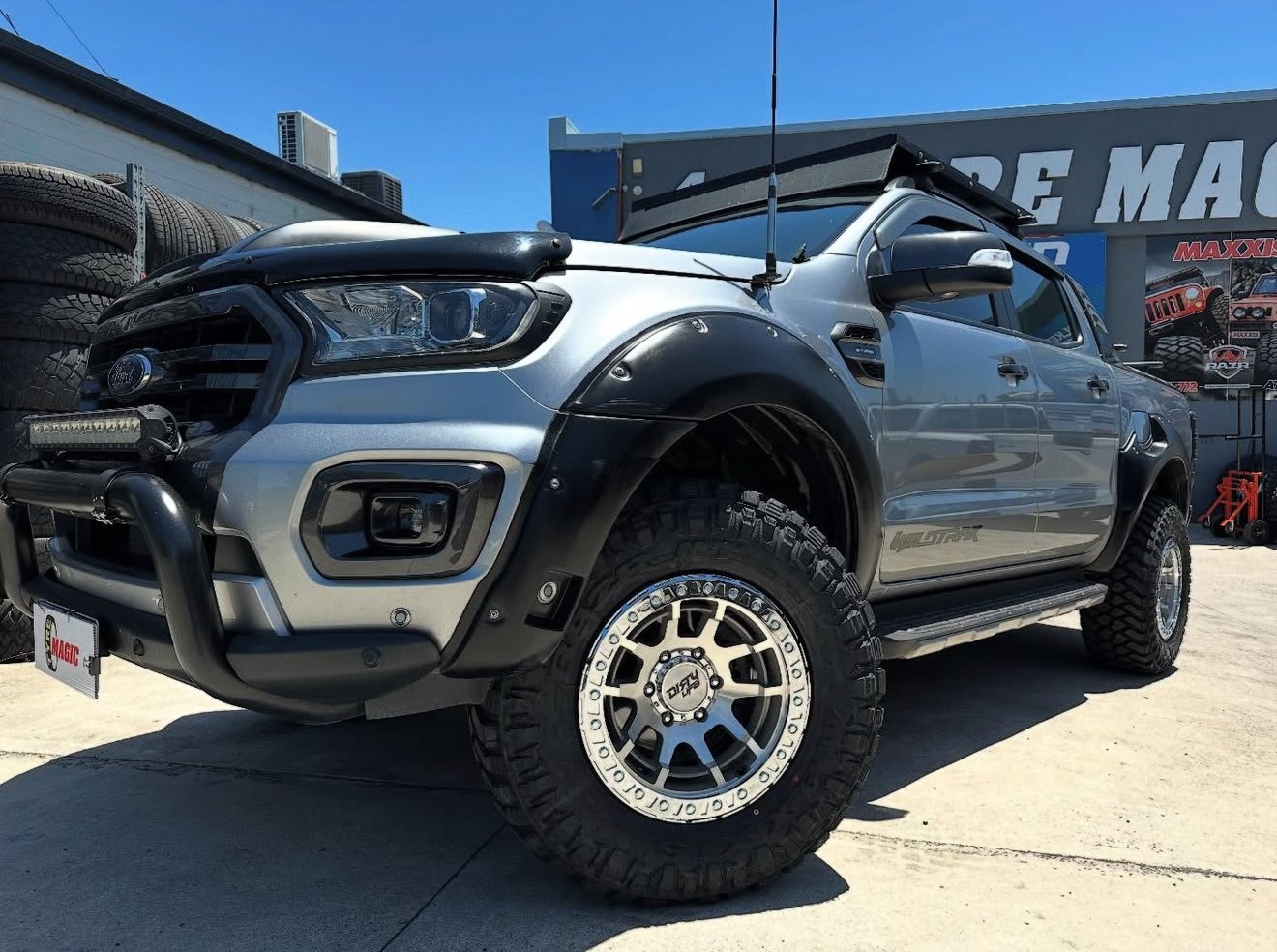 Ford Ranger - Dirty life Dt4 Machined - Maxxis Razr MT772