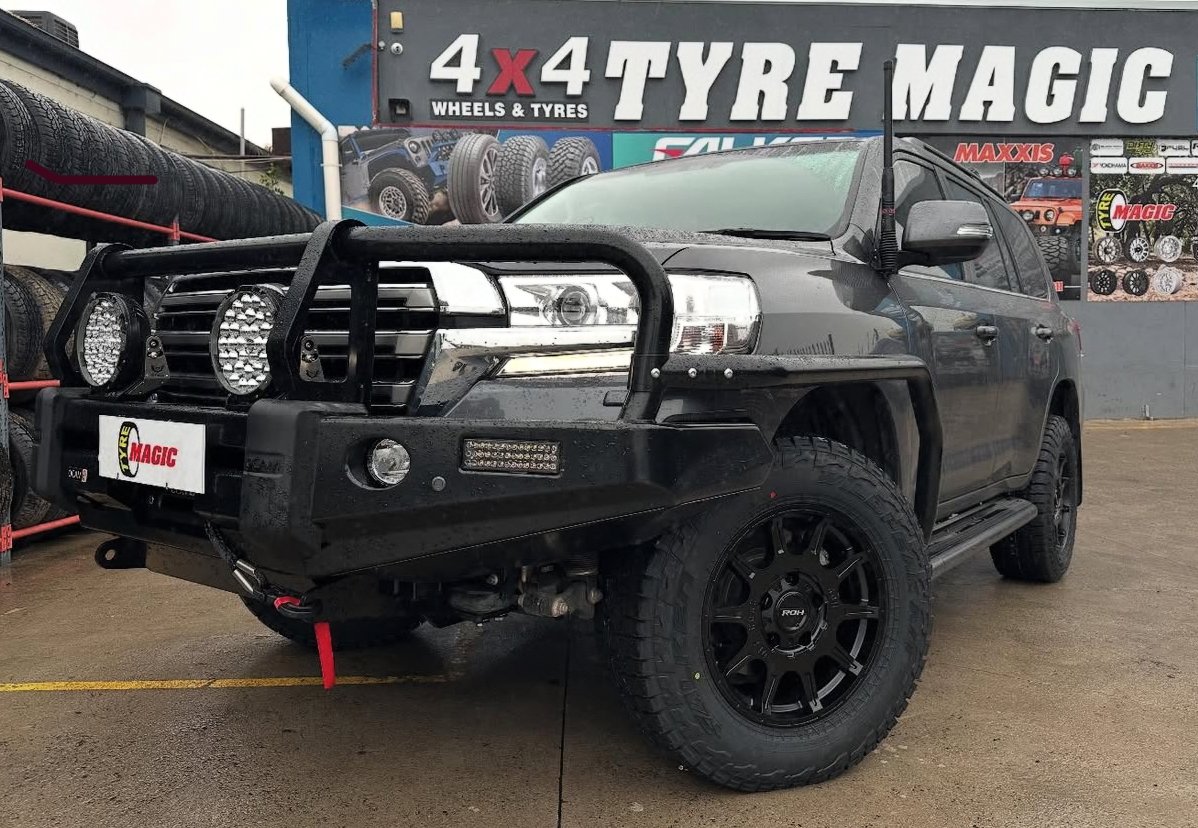 Toyota Landcruiser 200 series - ROH Invader P35 - Falken Wildpeak