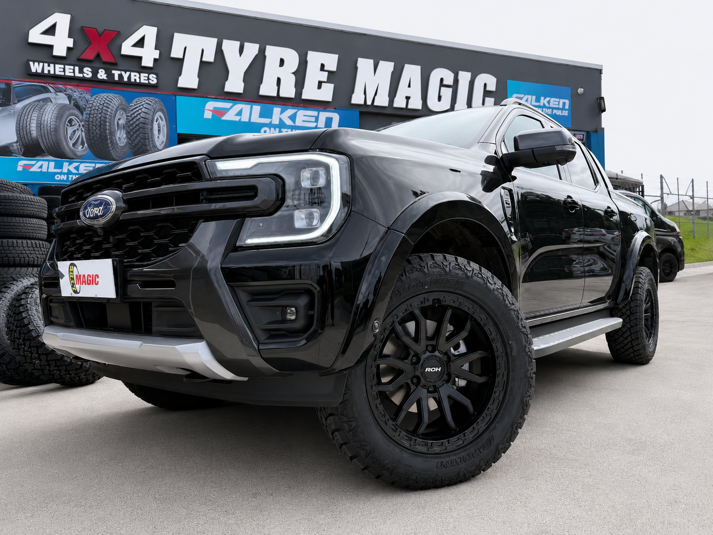Ford Ranger - ROH Raid P12 Black - Predator New Mutant XAT