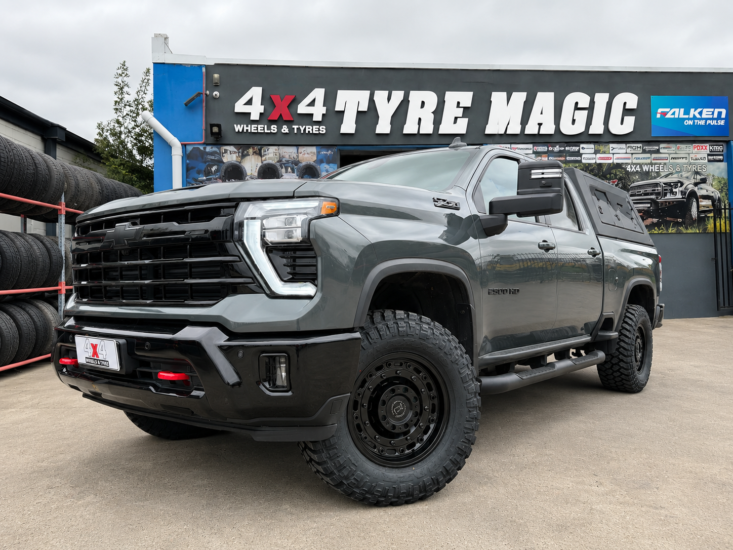 Chevrolet Silverado 2500 - Black Rhino Arsenal P12 - Maxxis Razr MT772