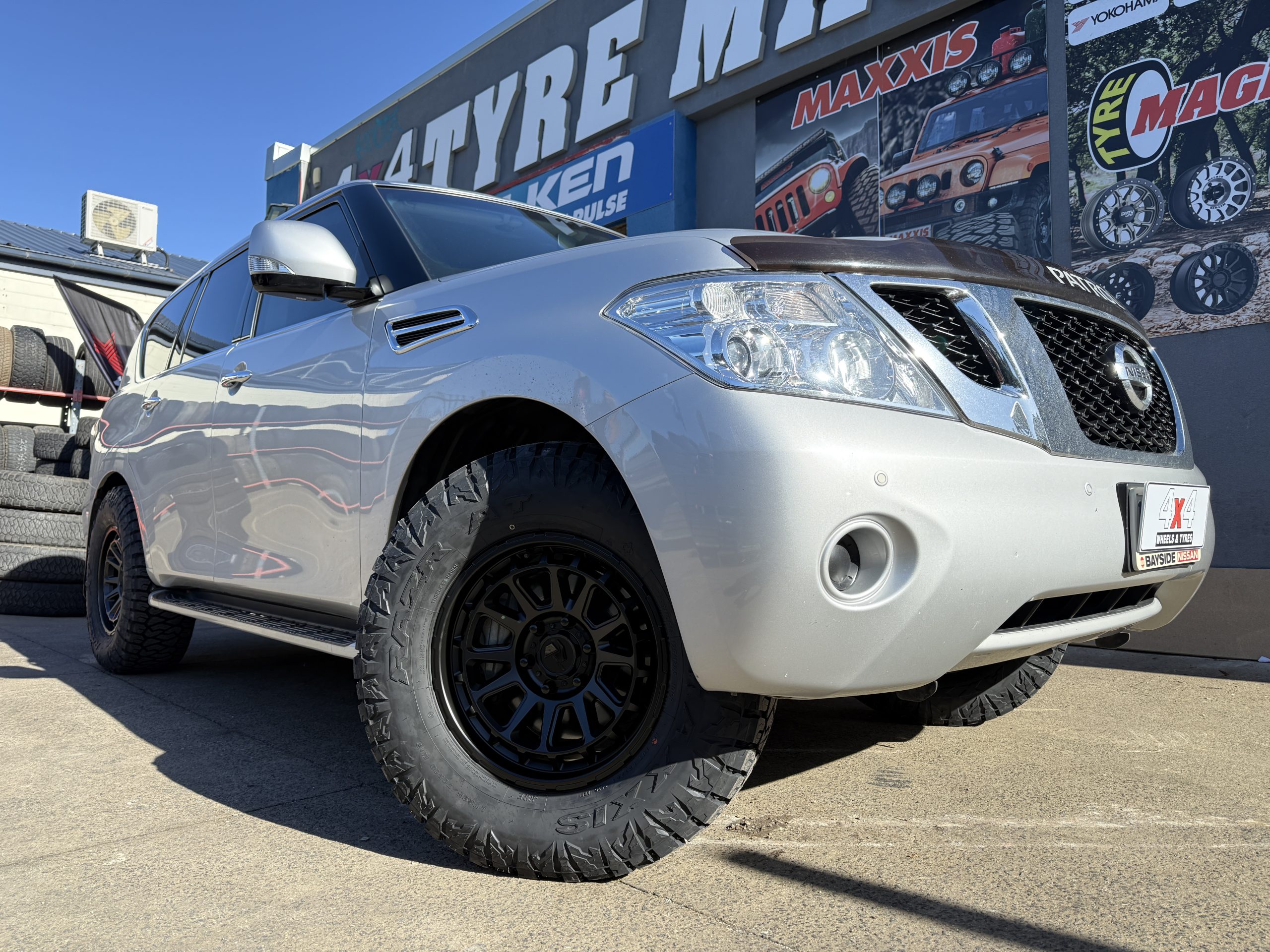 Nissan Patrol Y62 - PDW Brutal - Maxxis Razr AT811