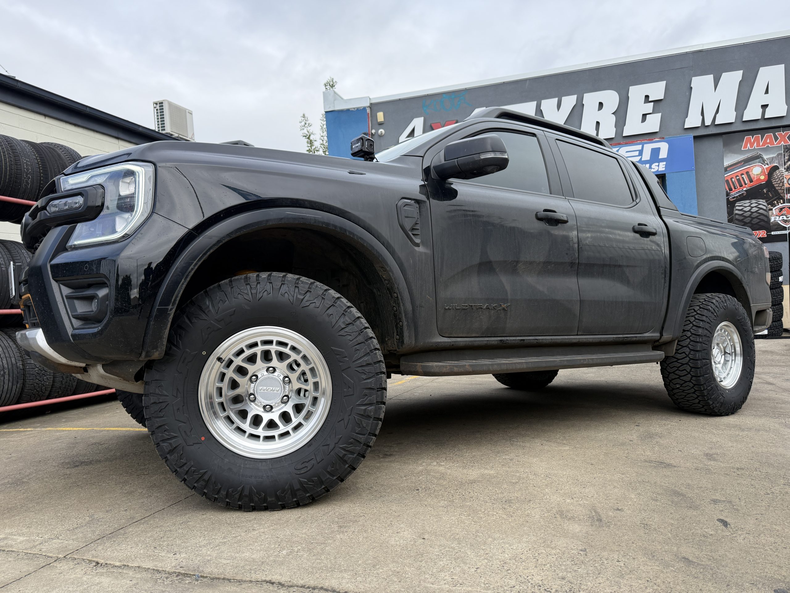 Ford Ranger - ROH Lotus - Maxxis Razr AT811