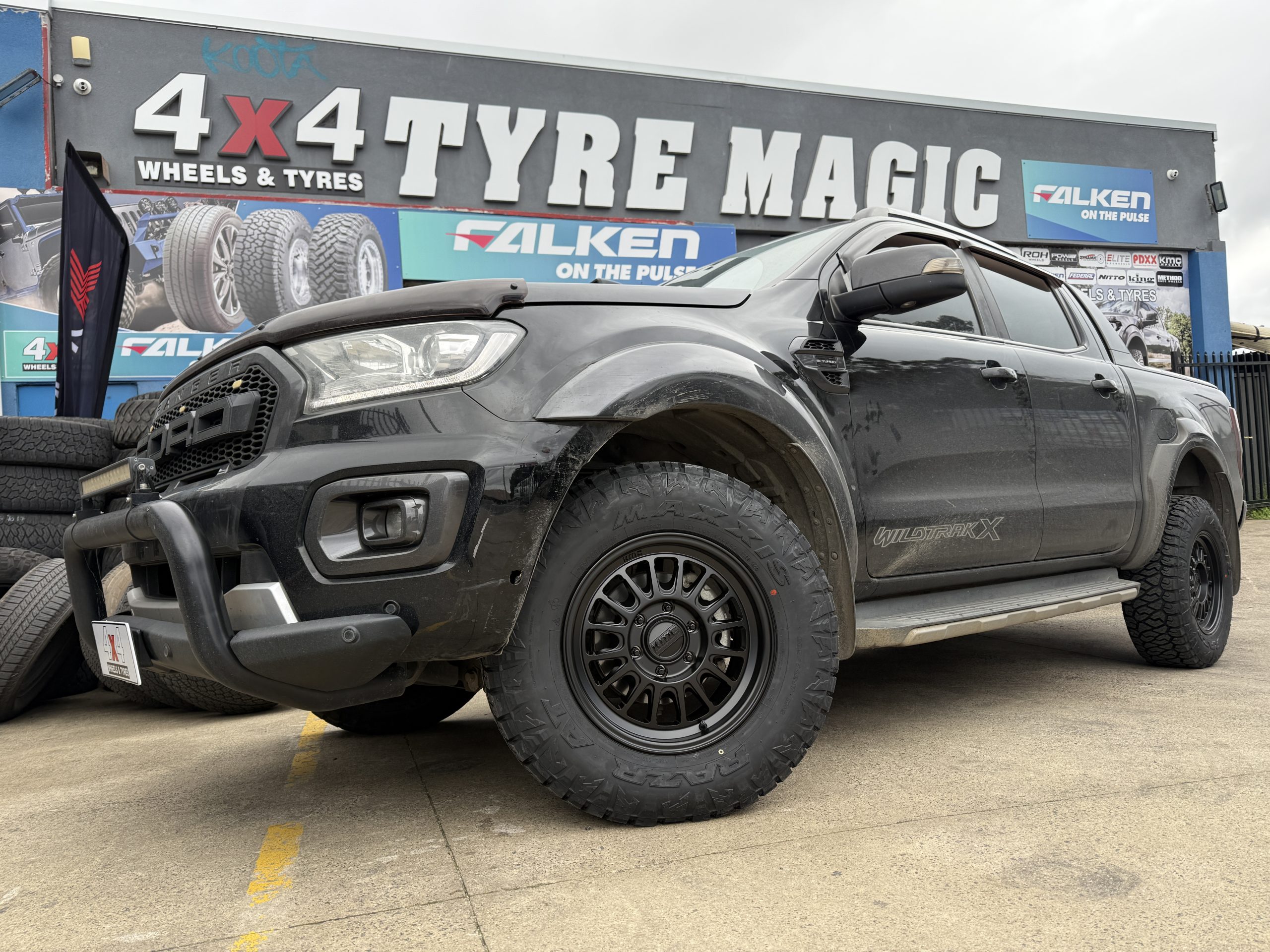 Ford Ranger - KMC KM733 Impact FFT- Maxxis Razr AT811