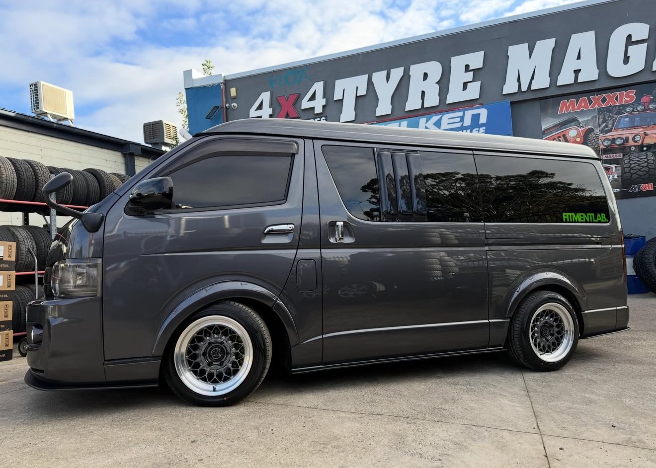 Toyota Hiace - Black Rhino Graz - Nexen