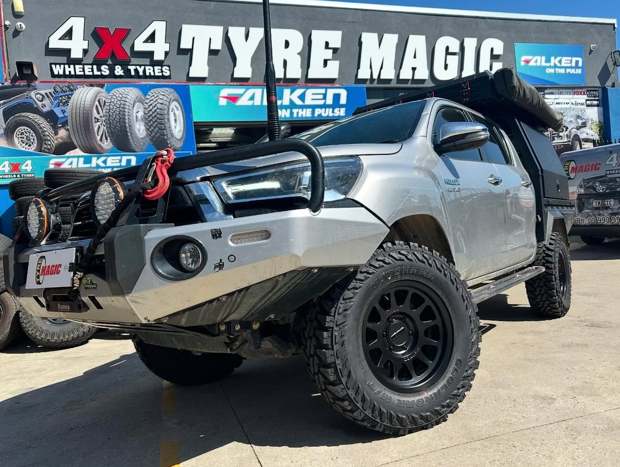 Toyota Hilux - Method 703 - Yokohama G003
