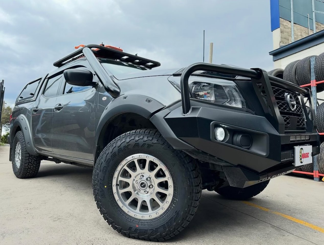 Nissan Navara - Elite off road Podium - Falken Wildpeak