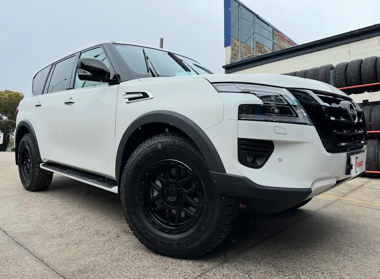 Nissan Patrol Y62 - KMC KM544 Mesa - Yokohama G015