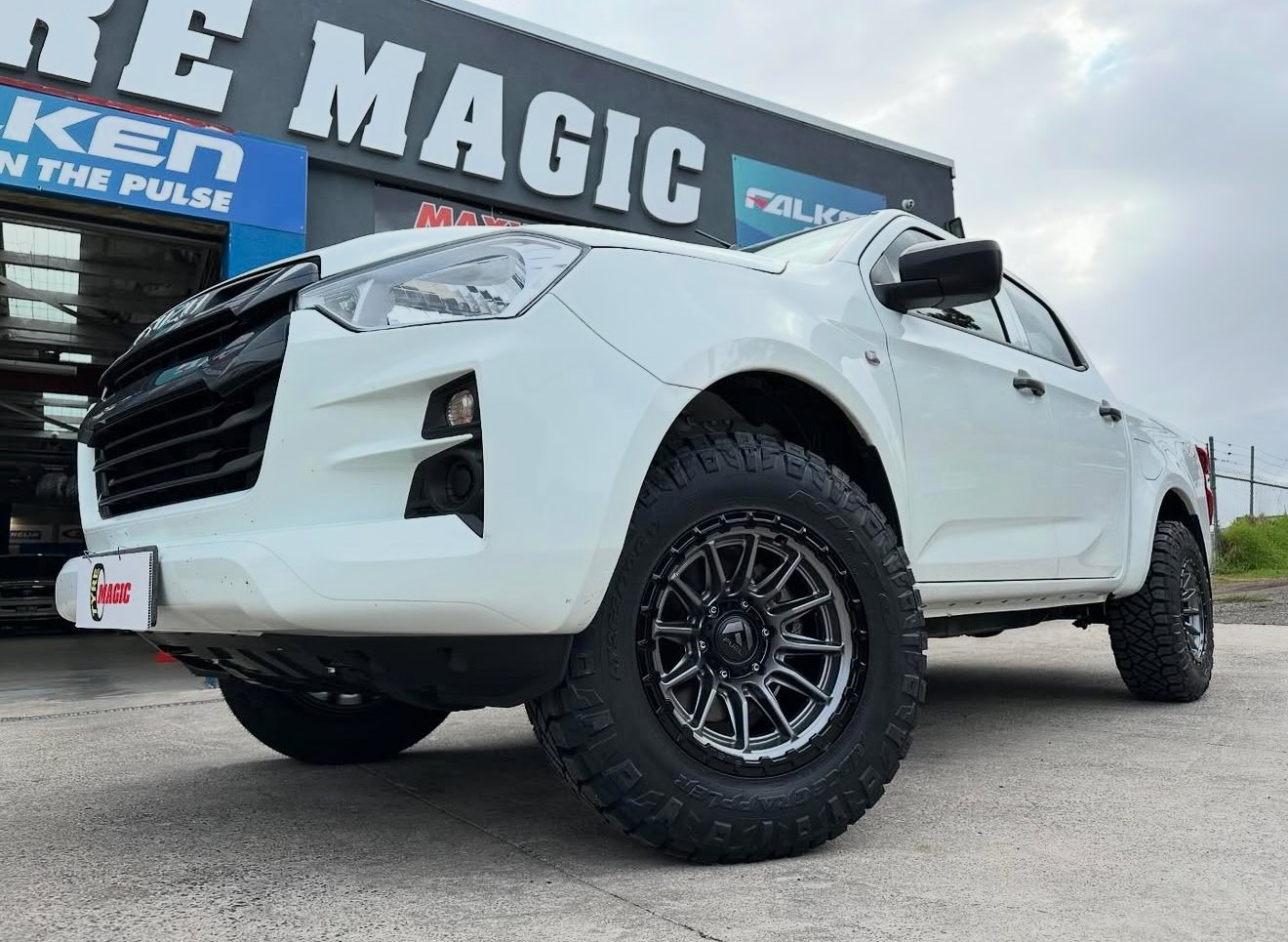 Isuzu D-Max - Fuel Piston - Nitto Ridge Grappler