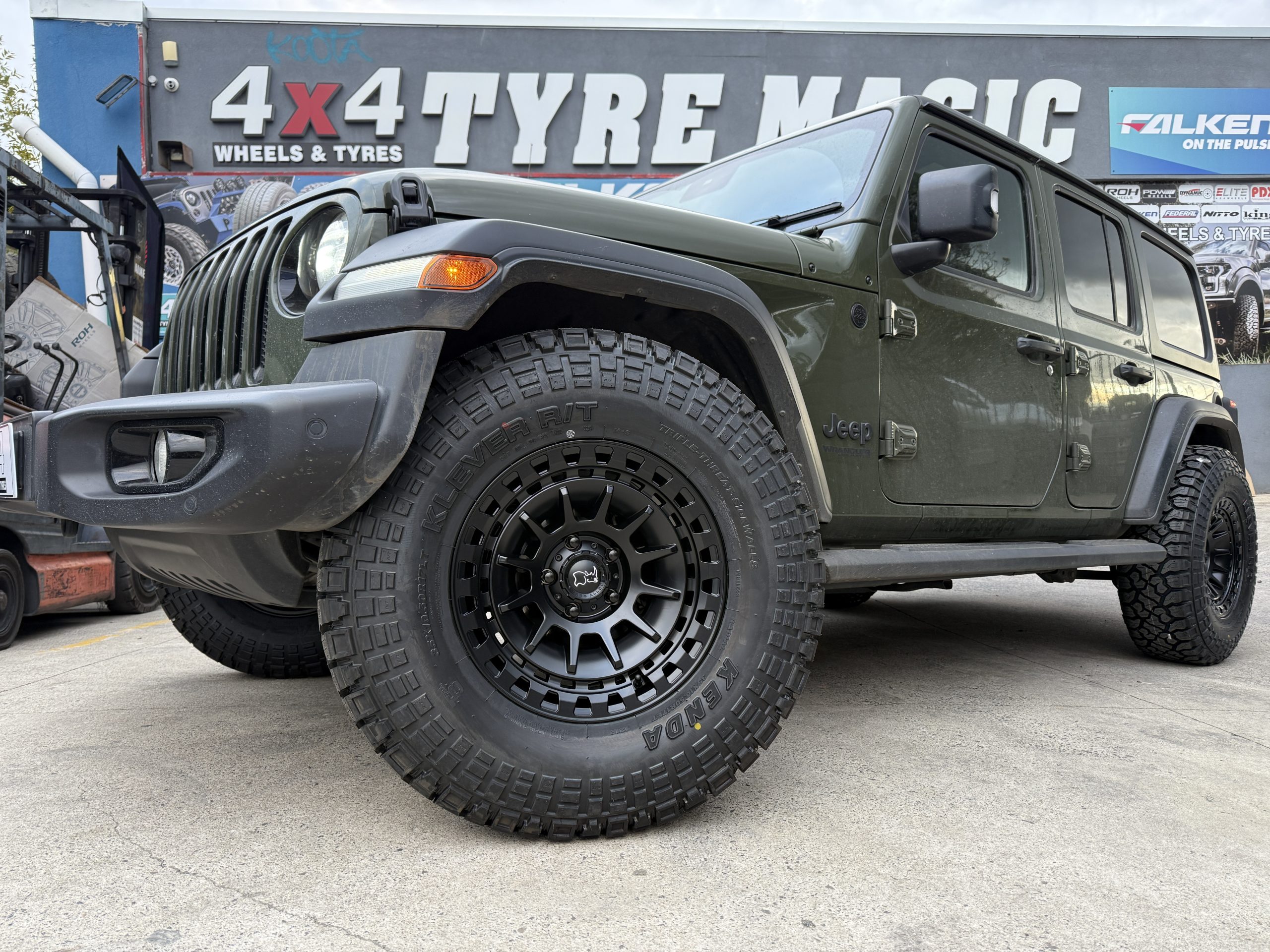 Jeep Wrangler - Kenda Klever RT - Black Rhino Barrage